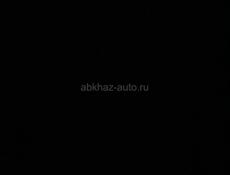 Идём работу  официантками две девушки.
