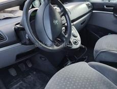Peugeot 806