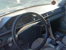 Mercedes-Benz 124