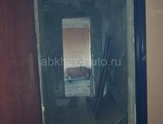 Продается 2-х комнатная квартира без ремонта, в центре города Очамчира