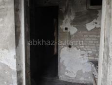 Продается 2-х комнатная квартира без ремонта, в центре города Очамчира