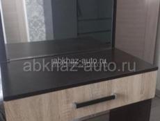 столик с зеркалом 