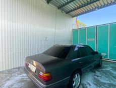 Mercedes-Benz 124
