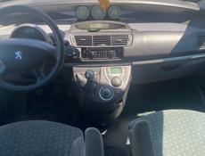 Peugeot 806
