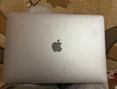 MacBook Air13 2021 Есть коцка но она не мешает и ее почти не видно