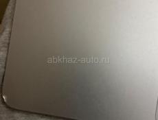 MacBook Air13 2021 Есть коцка но она не мешает и ее почти не видно