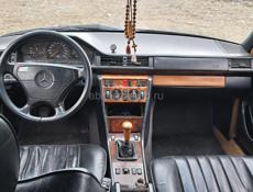 Mercedes-Benz 124