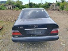 Mercedes-Benz 124