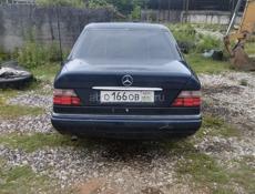 Mercedes-Benz 124