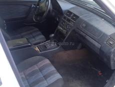 Mercedes-Benz 124