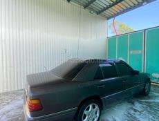 Mercedes-Benz 124