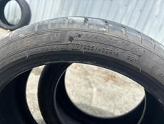 225/40 R18