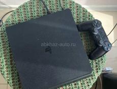 Продаю PS4 в отличном состоянии за 10 000 р.