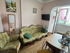 Продам двухкомнатную квартиру на новом районе, переделанную в трехкомнатную . 