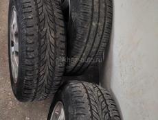 Продаю 4 покрышки с дисками 195/65R15