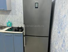 Холодильник большой 