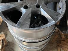 Продам диски на лендкрузер 200