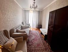 Продается трехкомнатная в центре