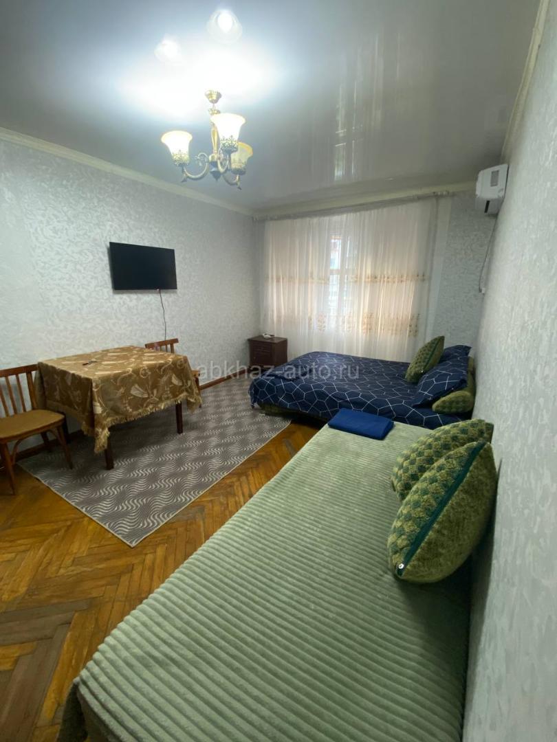 Однокомнатная в центре Сухума