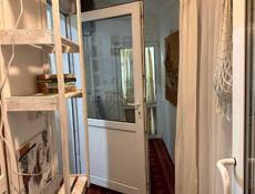 Предлагаем купить 1 комнатную квартиру как полуторку в центре в Сухуме, в Абхазии