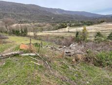УЧАСТОК ПСЫРЦХА С ПАНОРАМНЫЙ ВИДОМ НА МОРЕ И ГОРЫ С ВЕТХИМ СТРОЕНИЕМ