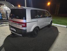 Mitsubishi L 400