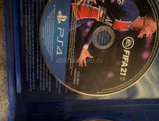Продаю PlayStation 4 в идеальном состаянии