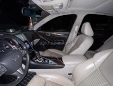 Infiniti Q30
