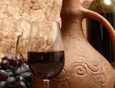 Продается чёрное вино 🍷 из винограда Саперави по 200р за литр …Номер телефона 9672901.Село Адзюбжа