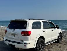Toyota Sequoia