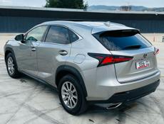 Lexus RS