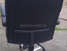 КРЕСЛО НА КОЛËСИКАХ
