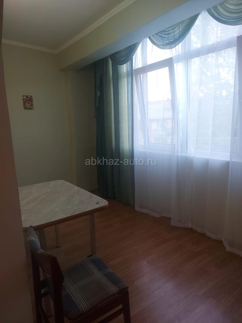Сдам 2х комн.кв.посуточно Сухум,ул.проспект мира,д.105