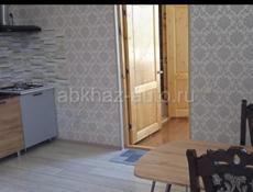         Сдам отдыхающим с 12-24 августа   двухместную комнату   студию  с отдельным входам,  в пяти минутах от берега ,      00.