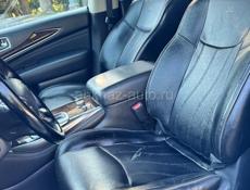 Infiniti QX56
