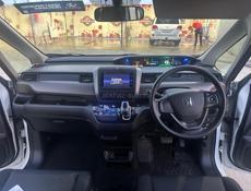Honda FR-V