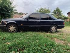 Mercedes-Benz 124