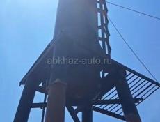 Бак для воды . С ножками копитальный 