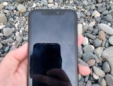 Продам IPhone Xr на 128 гб Рабочий телефон, из нюансов заднее стекло на работу телефона на влияет Цена 9т