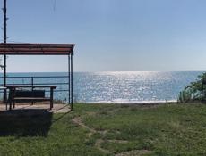 УЧАСТОК  НА ПЕРВОЙ БЕРЕГОВОЙ ЛИНИ С ЖИЛЫМИ ЗДАНИЯМИ 