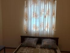Сдается две двухместные номера на втором этаже трехэтажного дома  рядом с морем туалет ванная на первом этаже , есть летний балкон с умывальником отдельно