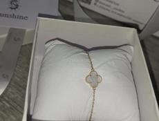 Продам новый золотой комплект Van Cleef.585 пробы.оригинальные.браслет и серьги.отдам за 30.000