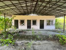 Участок с помещением магазином