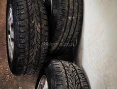 Продаю 4 покрышки с дисками 195/65 R15 от Марк 2