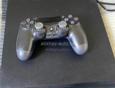 Sony p4 имеет один пульт не лагает в хорошем состоянии. Продается срочно 