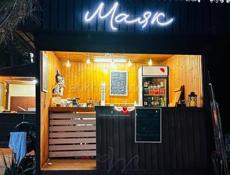 Продавец в палатку на курорте 