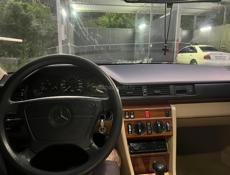 Mercedes-Benz 124