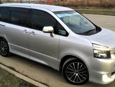 Toyota Voxy  задней стекло, лобовое стекло, фары , зеркала в наличии и под заказ 