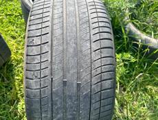 245/40 r 19 2 шины ,275/35 r 19одна шина 