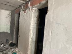 Старый поселок возле пяточка. Есть возможность пристроить ещё две комнаты. Очень срочно. Ордер на руках.